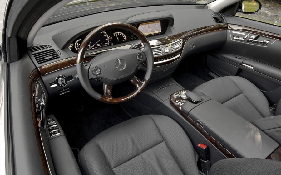  Mercedes-Benz S550 Enhanced 2009 года  (фото 2 из 11)
